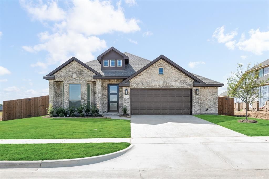 204 Fireberry Drive, Glenn Heights, TX 75154 Main Photo