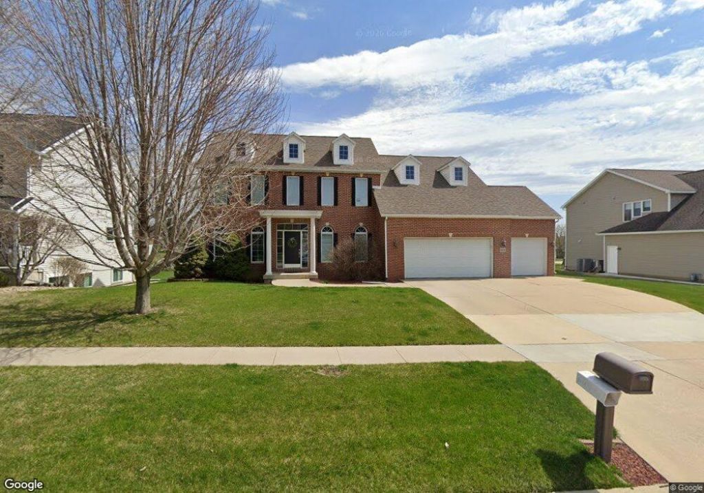 918 Barrington Drive, Cedar Falls, IA 50613 Main Photo