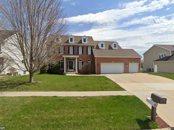 918 Barrington Drive, Cedar Falls, IA 50613