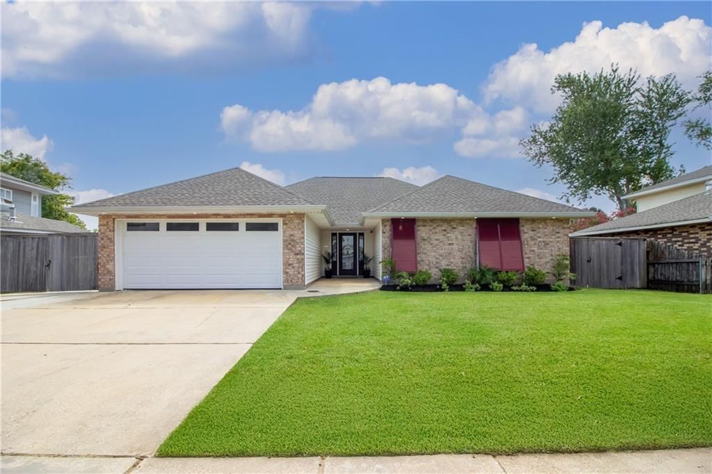 2160 CHAMPIONS Drive Laplace, LA 