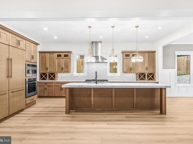 1905 N TAYLOR STREET , ARLINGTON, VA 22207
