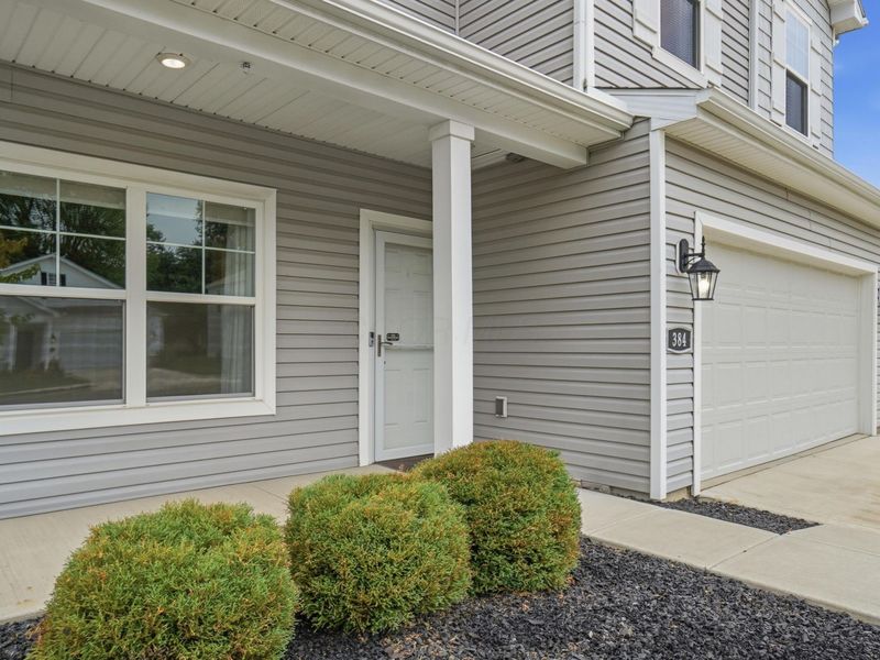 384 Kells Court E, Newark, OH 43055 Photo 2