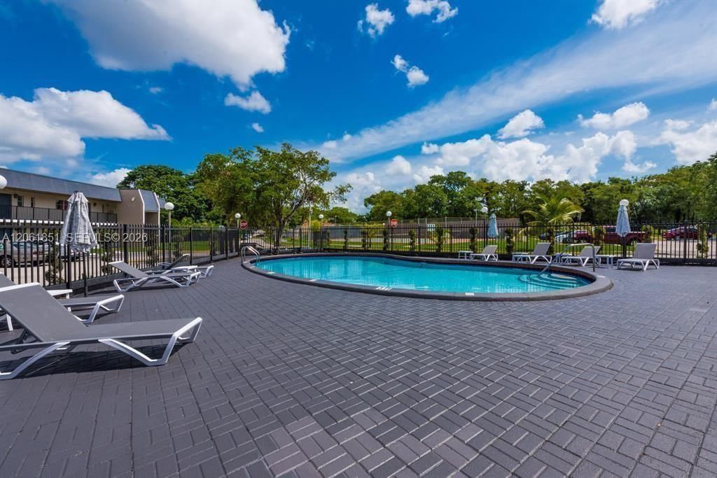 8040 N Colony Cir N, Unit 108, Tamarac, FL 33321 Photo