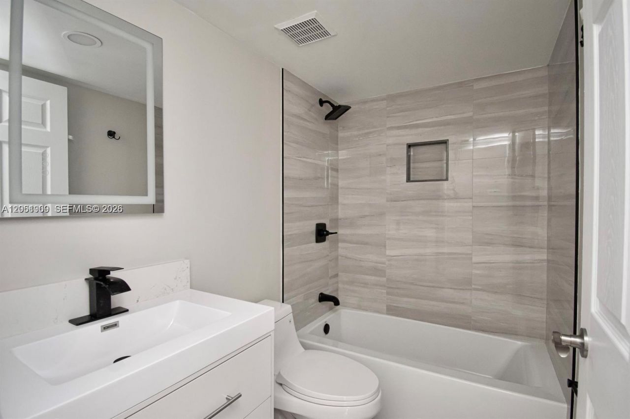 4240 Village Dr, Unit B, Delray Beach, FL 33445 Photo