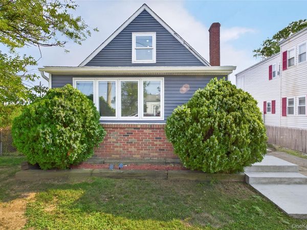 16 Dewey Street E, East Rockaway, NY 11518