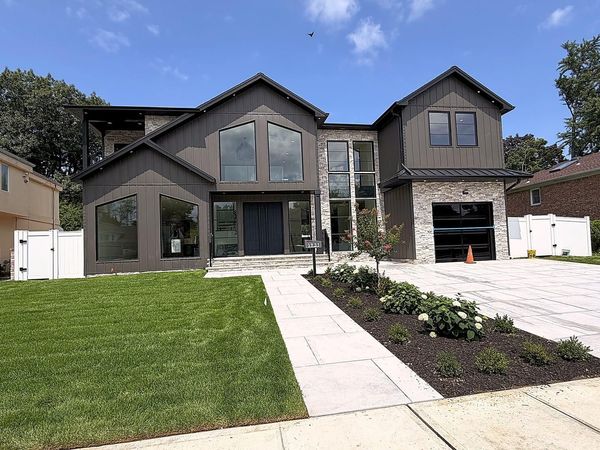 1931 Stratford Drive , Westbury, NY 11590
