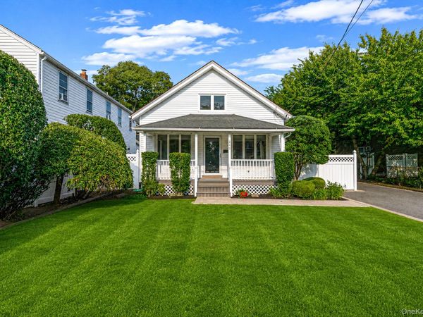 245 Greeley Avenue , Sayville, NY 11782