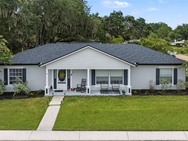 64 E CREST AVENUE , WINTER GARDEN, FL 34787