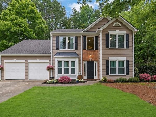 8011 Huntcliff Road , Woodstock, GA 30189