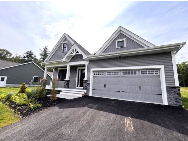44 Edgewater Drive, Brentwood, NH 03833