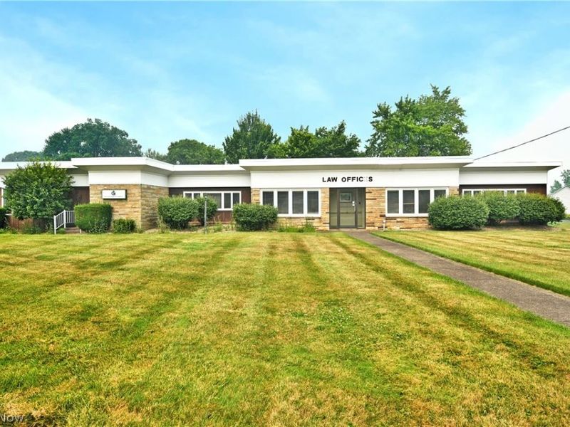 696 Valley View Drive , Brookfield, OH 44403 Photo 1