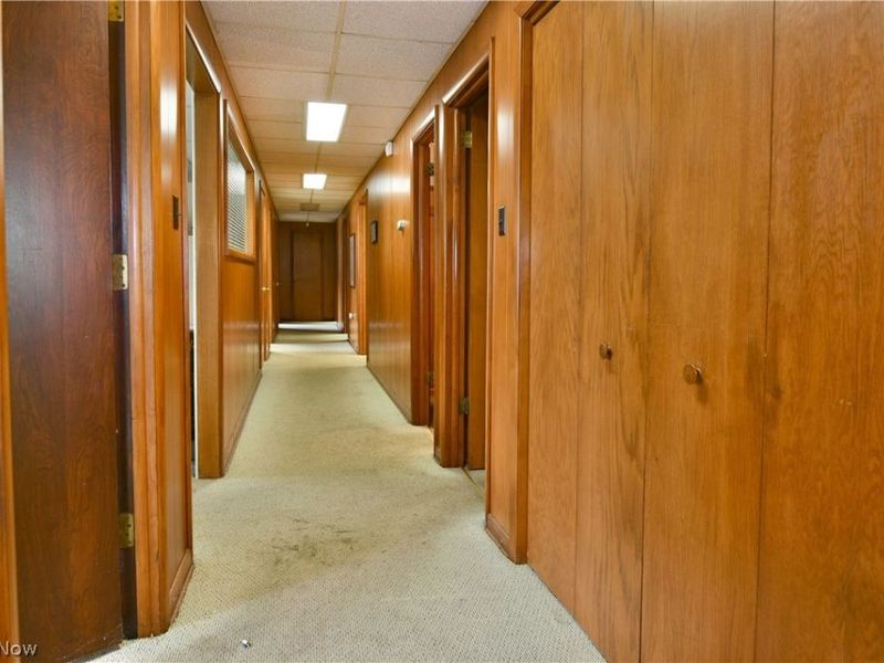 696 Valley View Drive , Brookfield, OH 44403 Photo 10