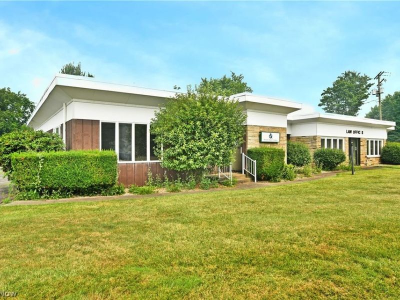 696 Valley View Drive , Brookfield, OH 44403 Photo 2