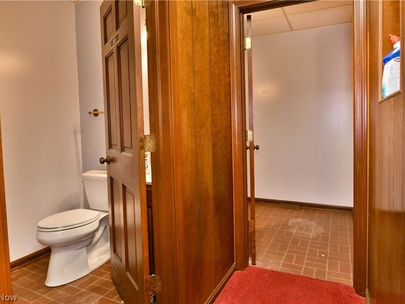 696 Valley View Drive , Brookfield, OH 44403 Photo 32