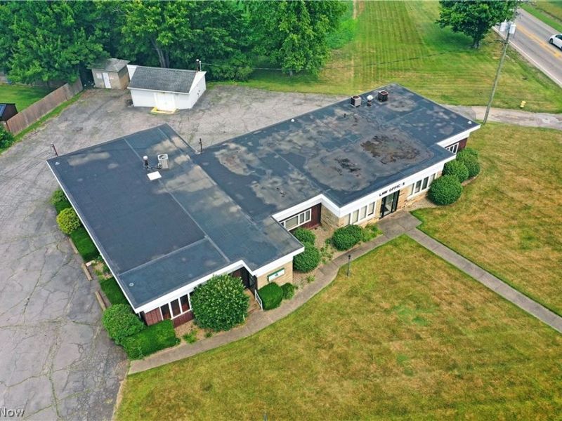 696 Valley View Drive , Brookfield, OH 44403 Photo 5