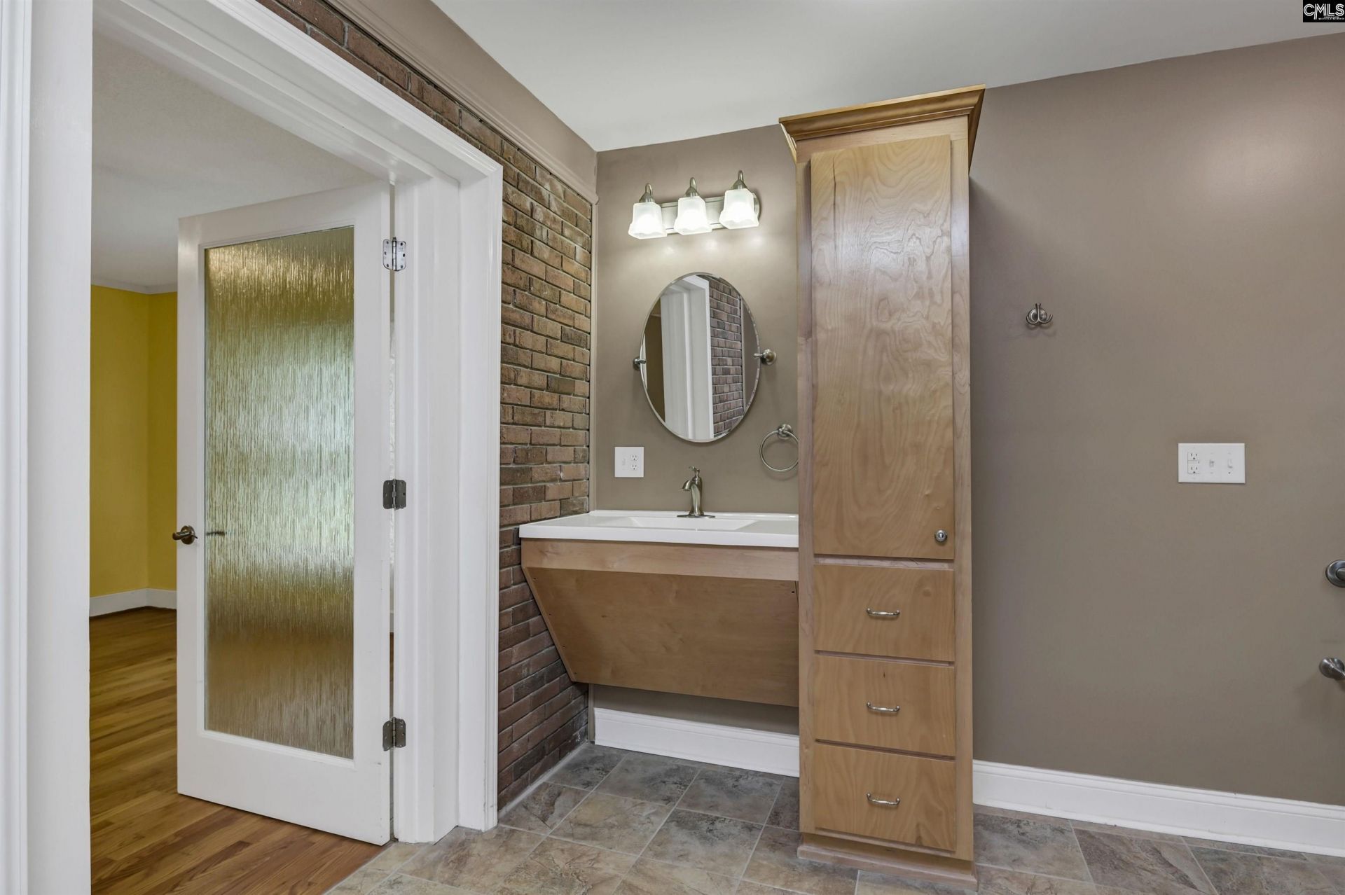 1119 Douglas Street Photo 14