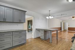 1119 Douglas Street photo 4