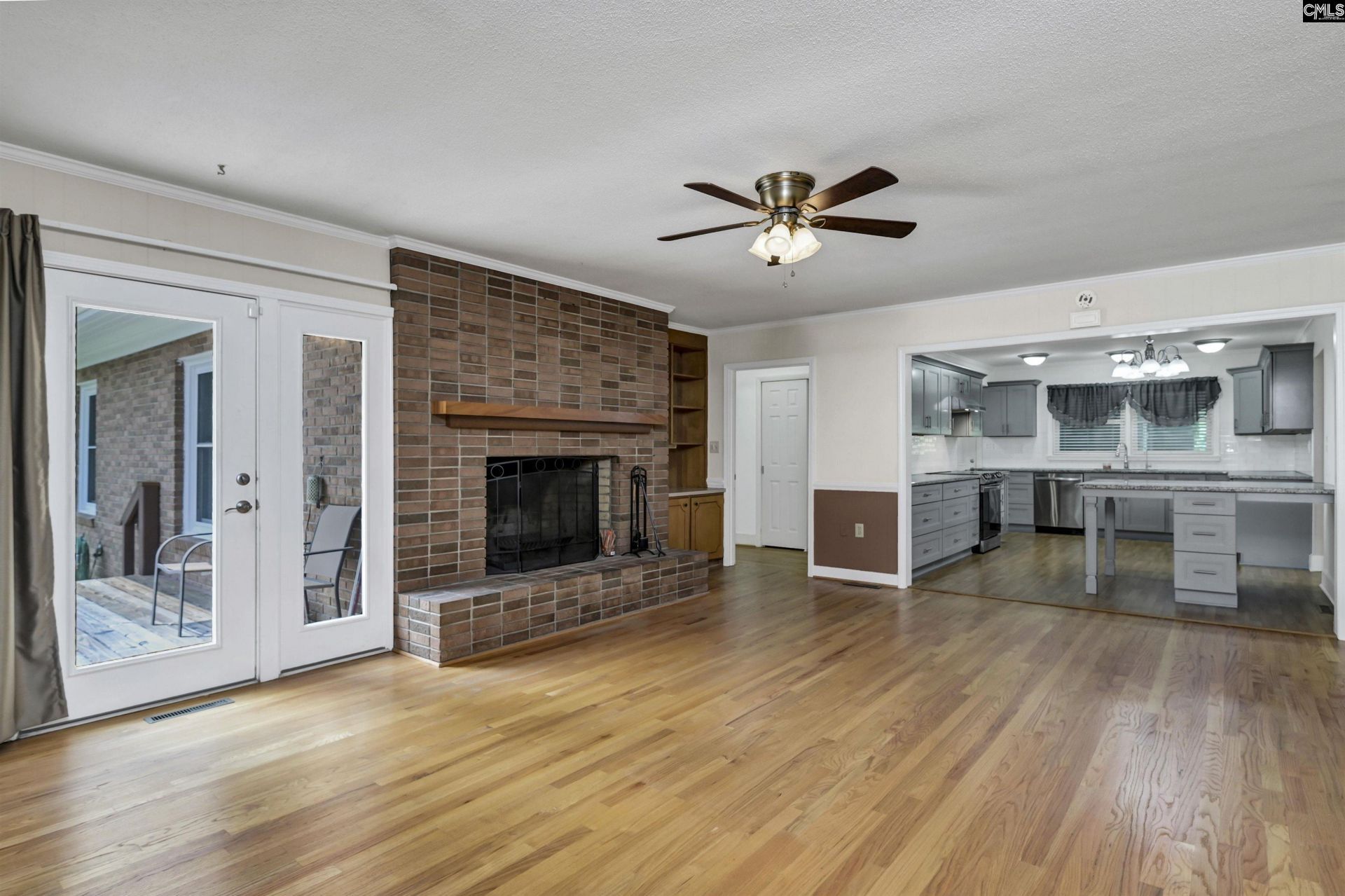 1119 Douglas Street Photo 9