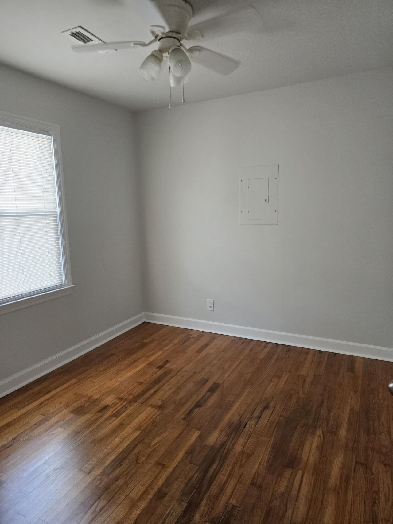 300 Mary Scott Drive Photo 10