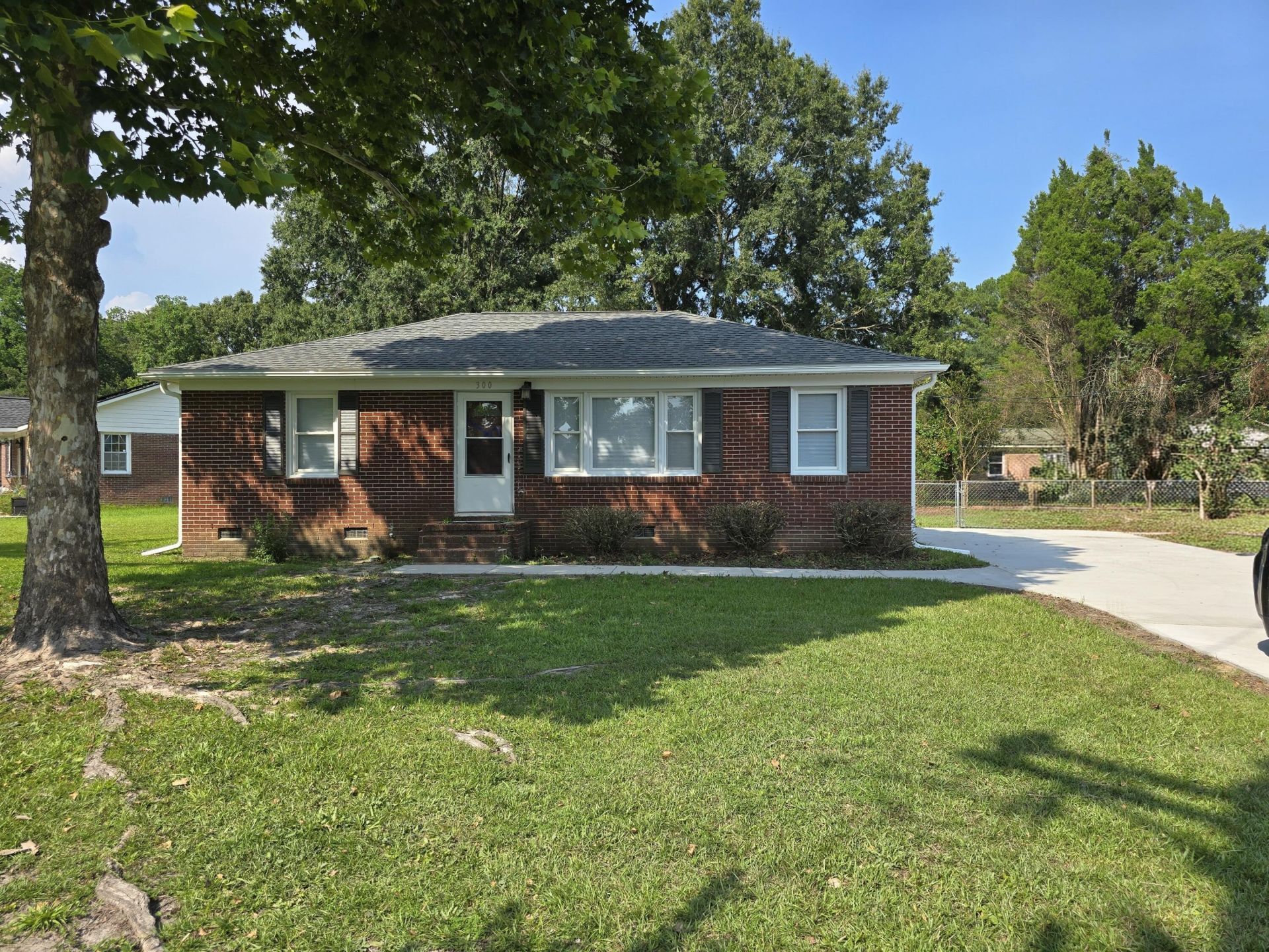 300 Mary Scott Drive Photo 16