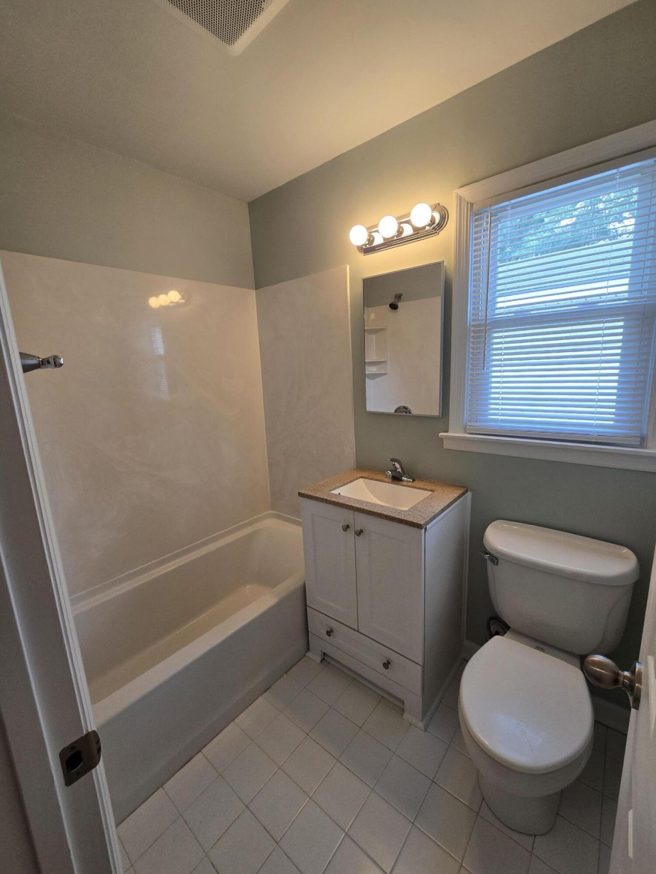 300 Mary Scott Drive Photo 7