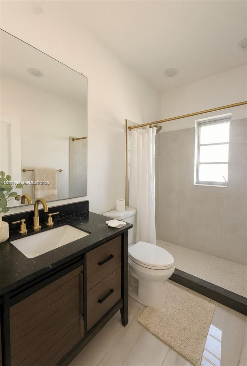 1836 NW 33rd St, Miami, FL 33142 Photo