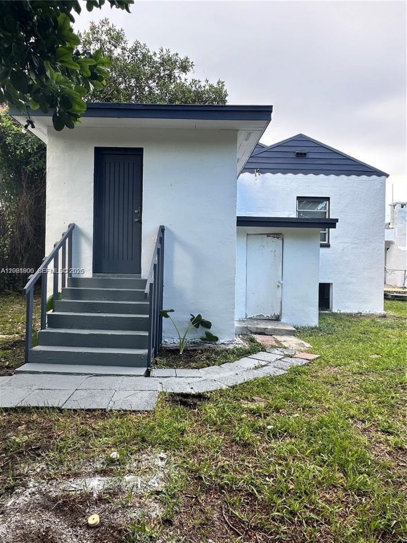 1836 NW 33rd St, Miami, FL 33142 Photo