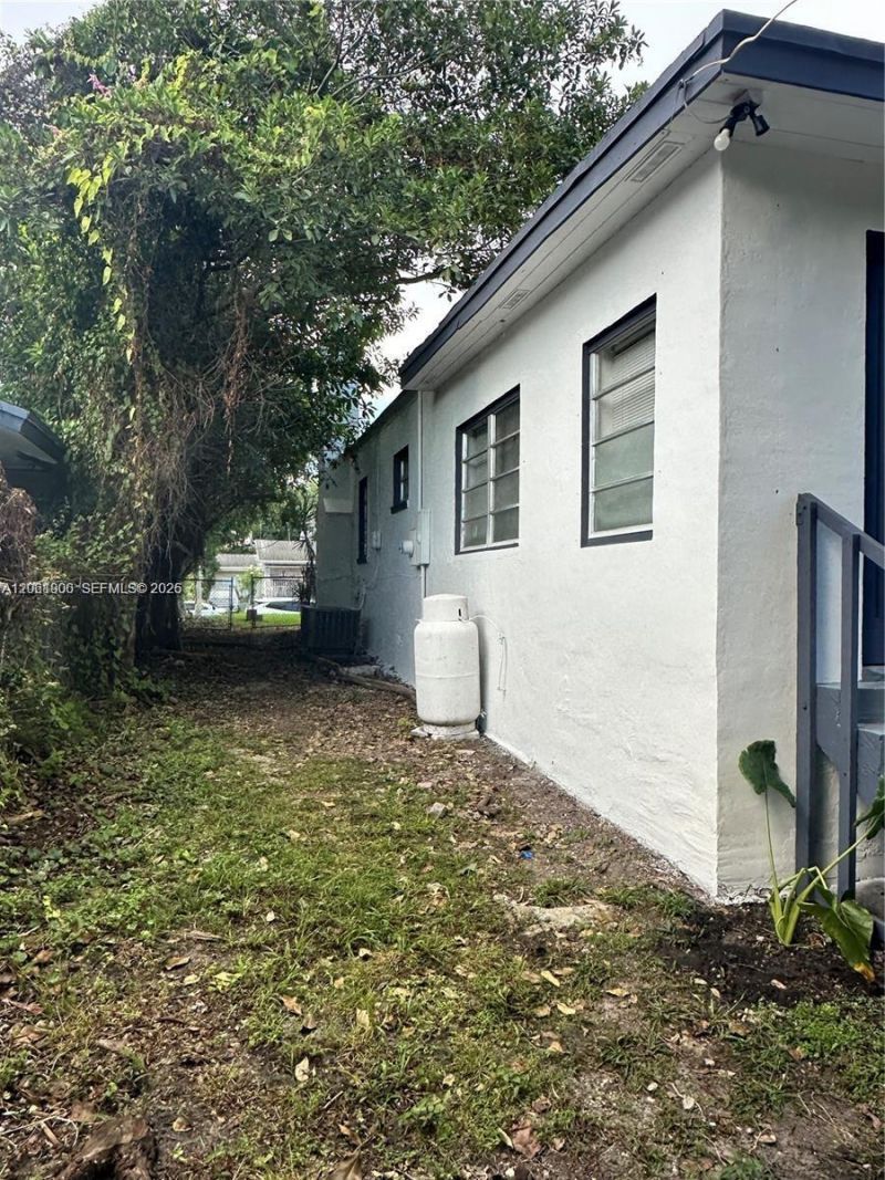 1836 NW 33rd St, Miami, FL 33142 Photo