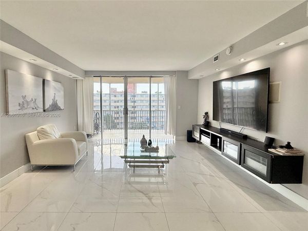 1770 NE 191st St, Unit 717-1, Miami, FL 33179