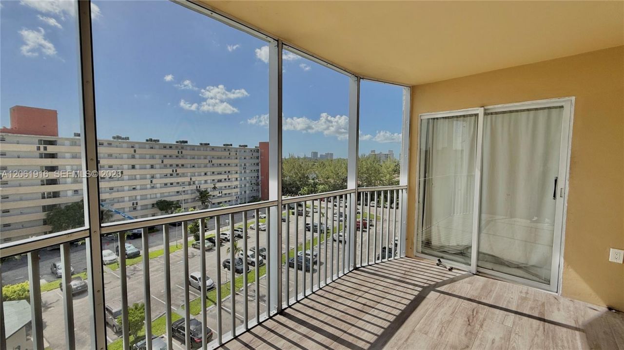 1770 NE 191st St, Unit 717-1, Miami, FL 33179 Photo