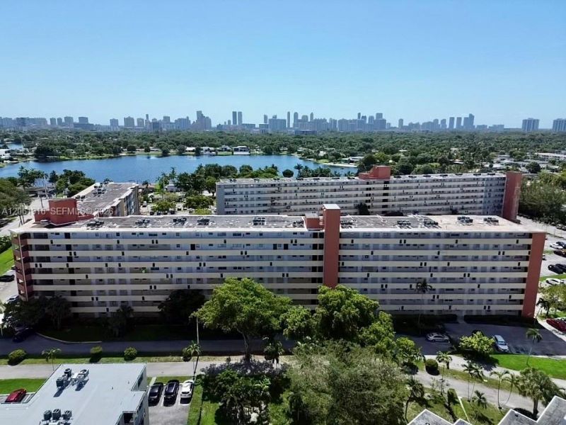 1770 NE 191st St, Unit 717-1, Miami, FL 33179 Photo