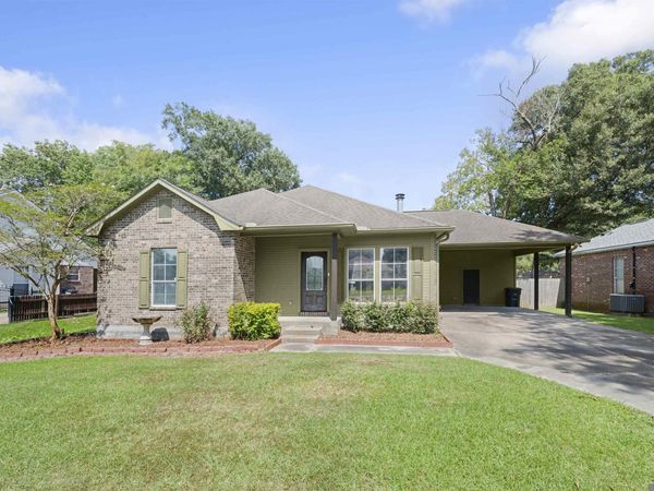 11178 Village Green Dr, Greenwell Springs, LA 70739