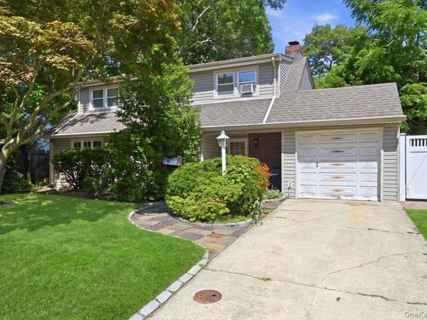 66 N Emerson Avenue , Copiague, NY 11726