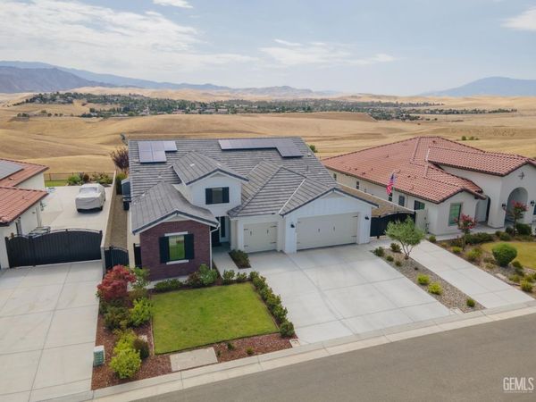 6909 Aquamarine Drive, Bakersfield, CA 93306