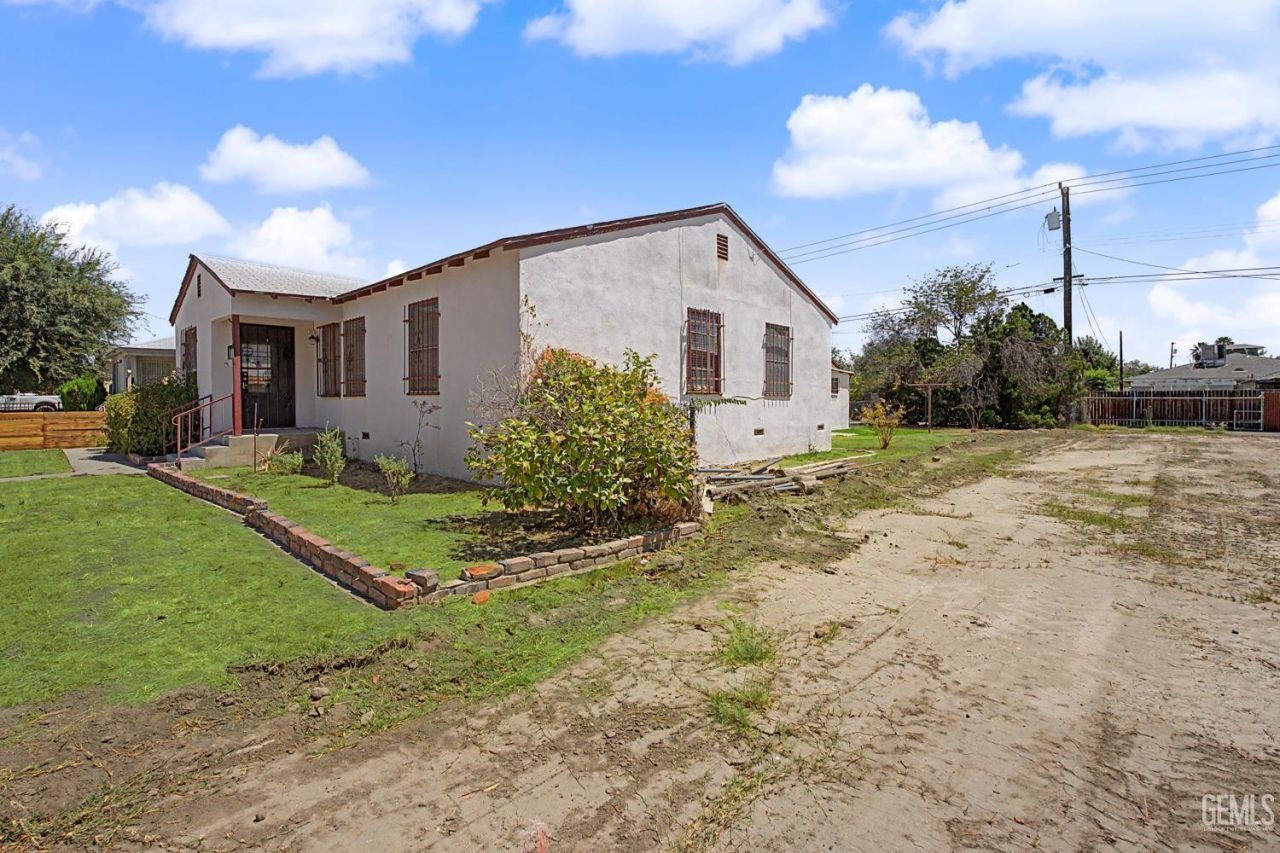 308 Cypress Street, Bakersfield, CA 93304 Main Photo
