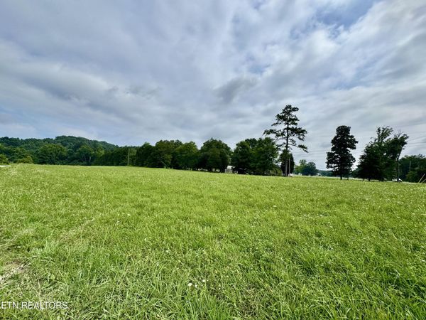W Raccoon Valley Drive, Heiskell, TN 37754