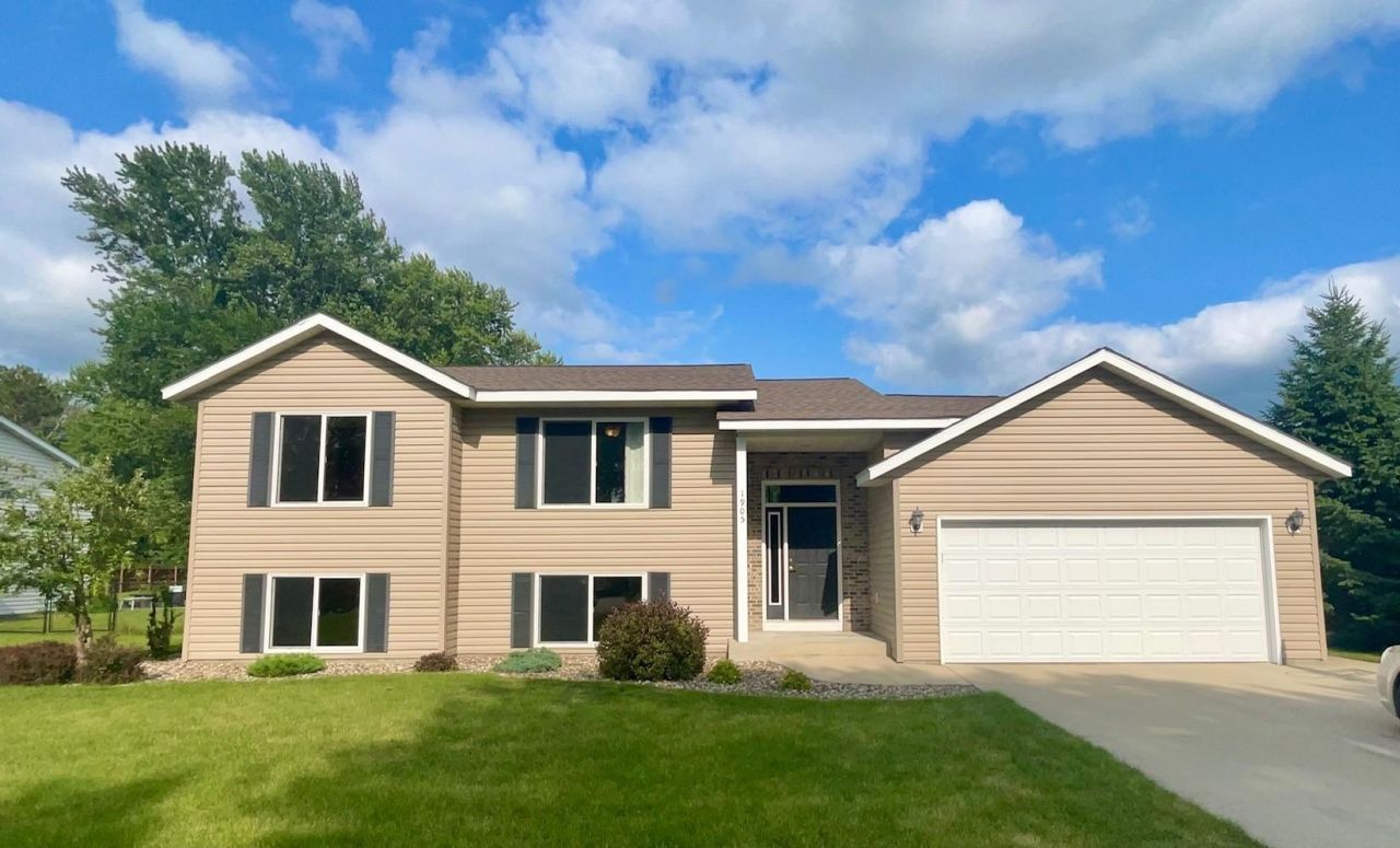 1905 20th Street Sw, Austin, MN 55912 Main Photo