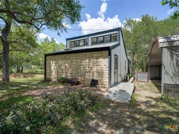 150 Lakeview Drive , Del Valle, TX 78617
