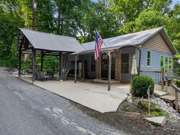 1025 Lakeside Dr , Smithville, TN 37166