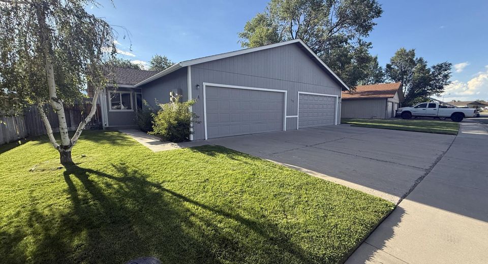 752 Wagon Drive, Gardnerville, NV 89460 Photo
