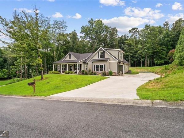 499 Oakland Drive SE, Calhoun, GA 30701