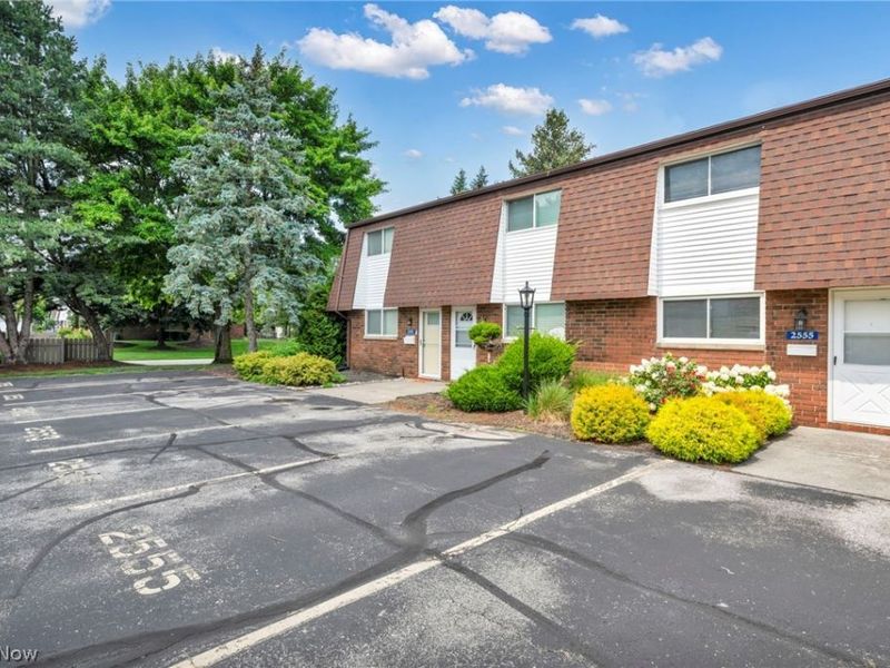 2555 Shakespeare Lane, Avon, OH 44011 Photo 2