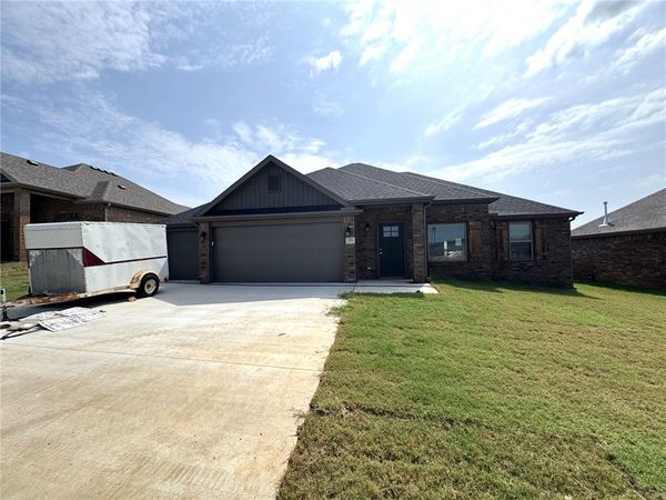 173 S Eagle Mountain Street, Prairie Grove, AR 72753