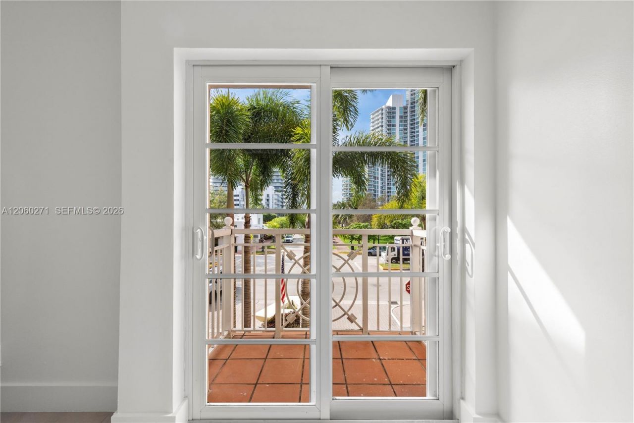 100 Jefferson Ave, Unit 10004, Miami Beach, FL 33139 Photo