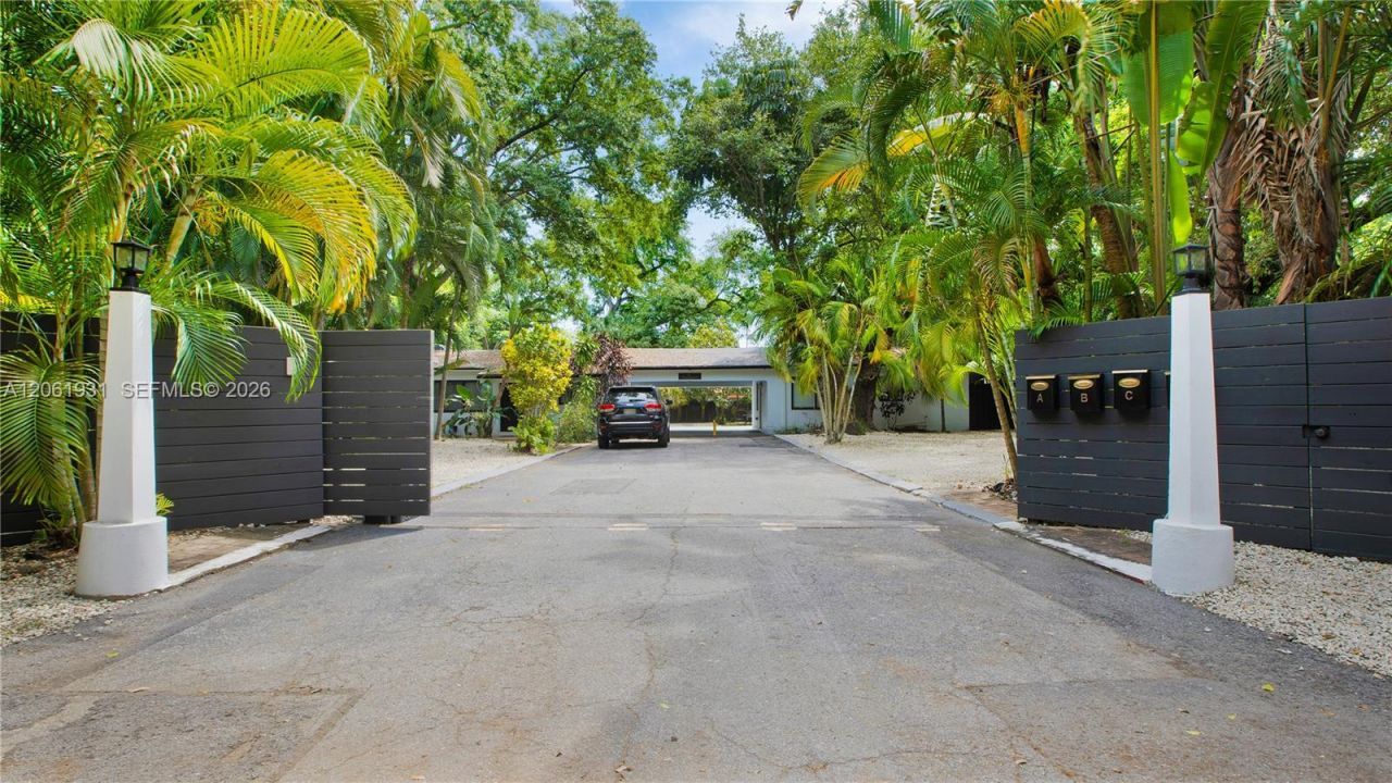 Please Call For Address, Unit D, Miami, FL 33181 Photo