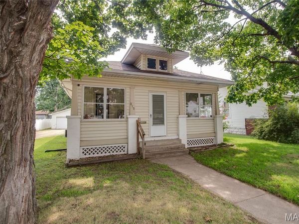 215 10th Street , Wood River, IL 62095