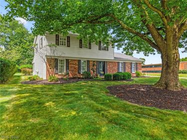805 Fair Oaks Avenue SW, North Canton, OH 44720