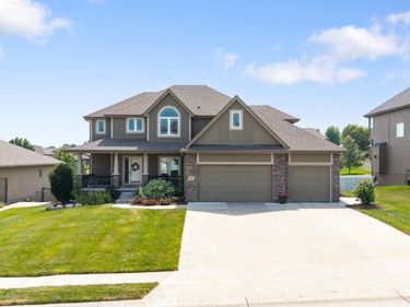 6829 Park Crest Drive, Papillion, NE 68133