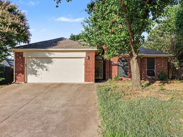 3104 Mulholland Road , Corinth, TX 76210
