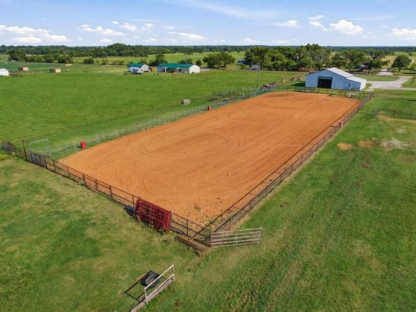 685 W Line Road, Whitesboro, TX 76273